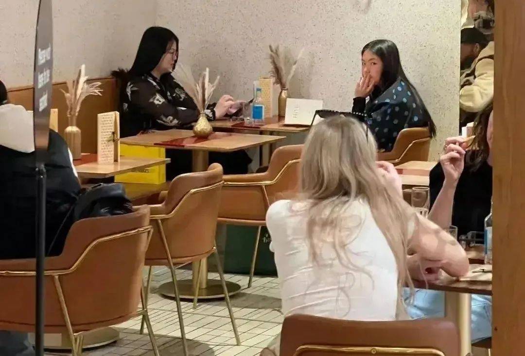 7万伙食费”登上热搜三甲医院警告：炫富饮食正摧毁中年人PG电子麻将胡了模拟器46岁李湘确诊糖尿病！曾因“月均(图5)